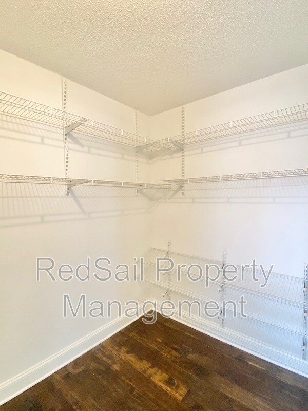 Building Photo - 710 Prince Ct