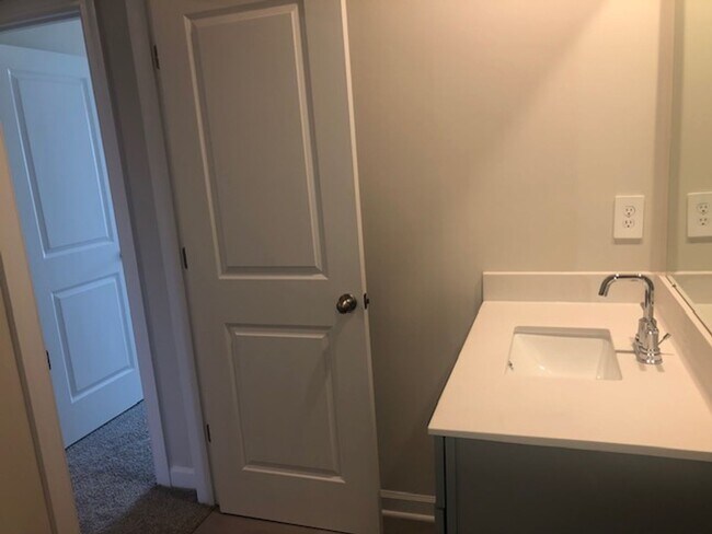 Building Photo - Newer Townhome with 1 Car Garage in Braemar Village! COMING SOON!