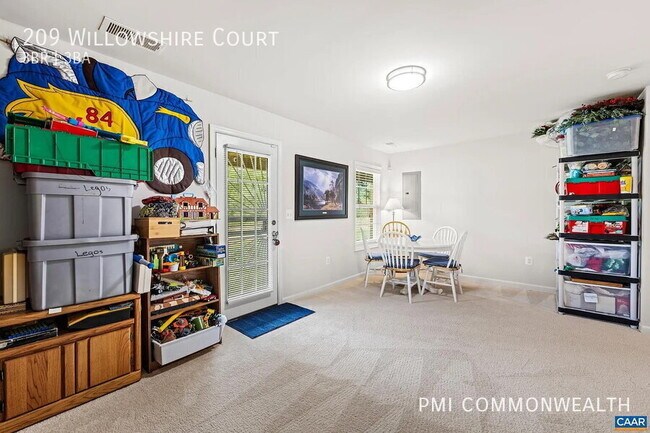 Building Photo - 209 Willowshire Ct
