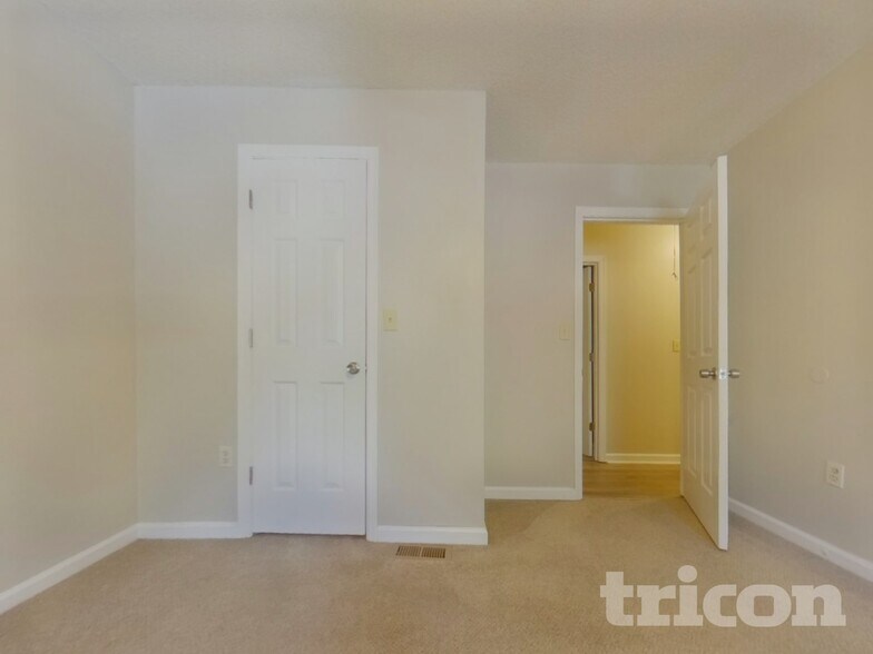 Building Photo - 2711 Candler Ct