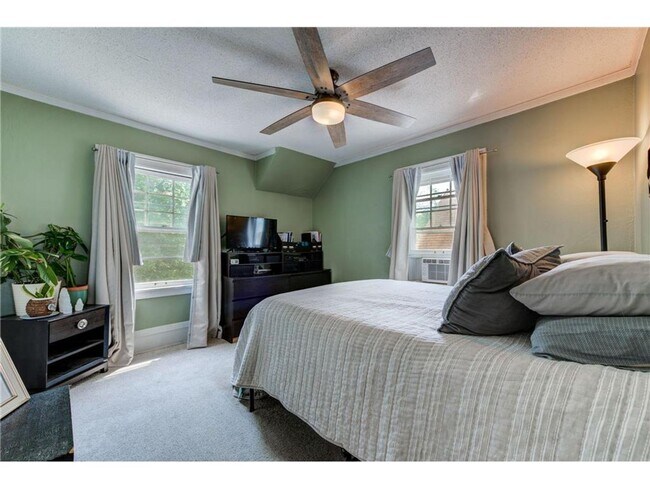 Building Photo - Gorgeous 6 Bedroom in Midway- June 2026 Mo...