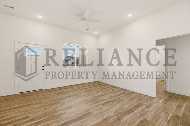 Building Photo - 601 Elmwood St