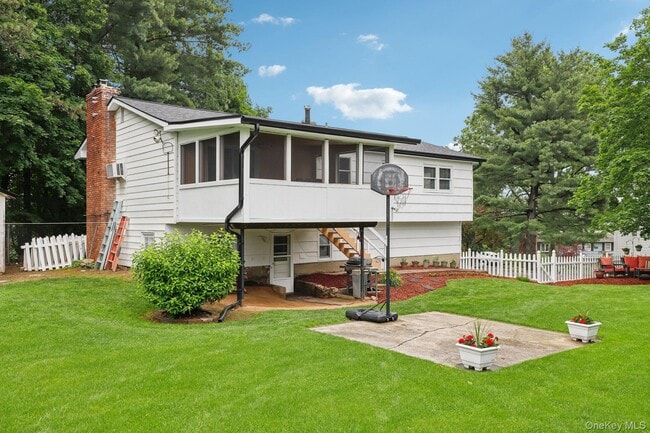 Building Photo - 118 Standish Dr