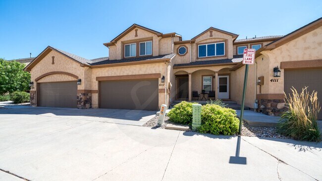 Primary Photo - Fully Furnished Townhome in Park Haven Vil...