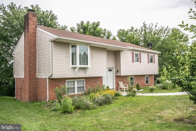 Primary Photo - 825 Belvoir Rd
