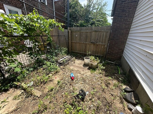 Building Photo - 3 BED 1 BATH HOME FOR RENT