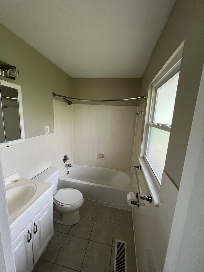 Building Photo - 304 Brightsand Ct