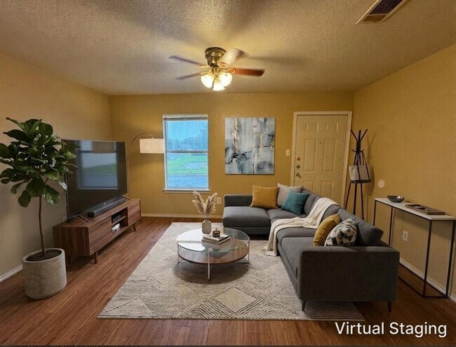 Building Photo - 1603 Cedarhill Dr