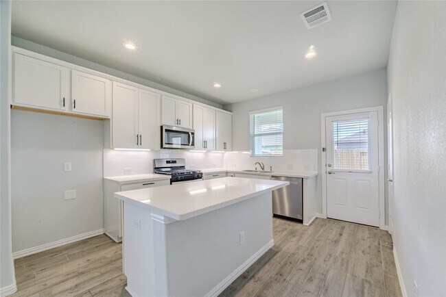 Building Photo - 10323 Birch Peak Dr