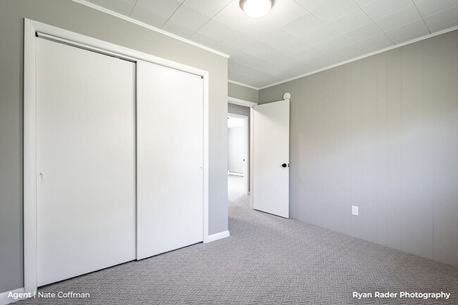 Building Photo - Downtown Rockford Single Family Home on White Pine Trail