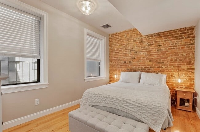 Building Photo - 454 Hanover St