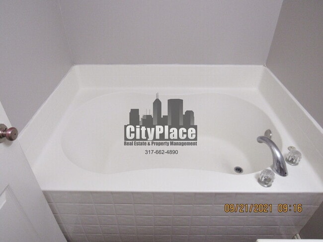 Building Photo - 608 Fisher Creek Dr, Indianapolis, IN 46239