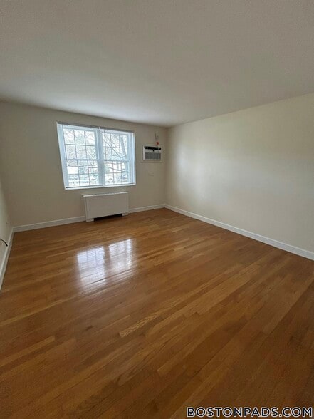 Building Photo - 7 Captain Parker Arms