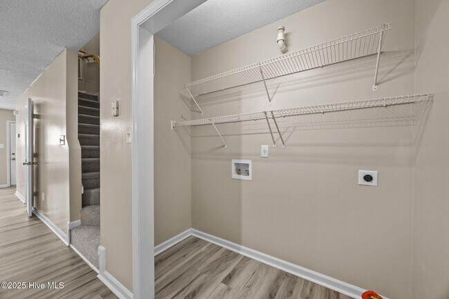 Building Photo - 117 Mesa Ln