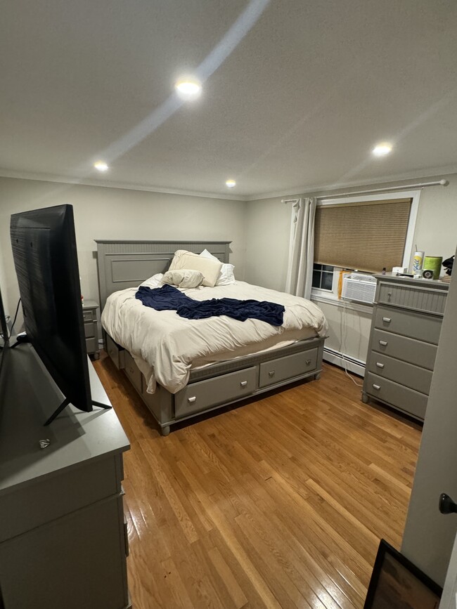 Bedroom 1 with king bed and 2 dressers - 305 Pine St