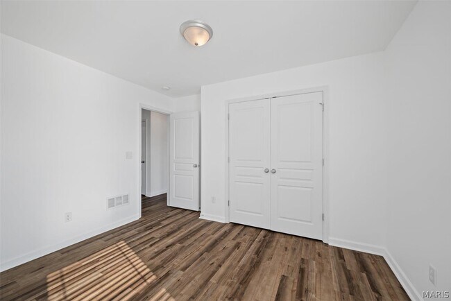 Building Photo - 499 Parkgate Dr