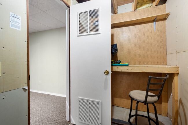 Building Photo - 3556 Queen Anne Way