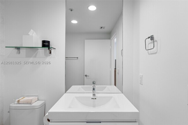 Building Photo - 17111 Biscayne Blvd