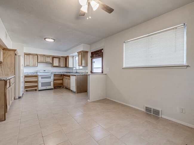 Building Photo - Updated in NE OKC for rent! Minutes to Broadway Extension/235 and Downtown!