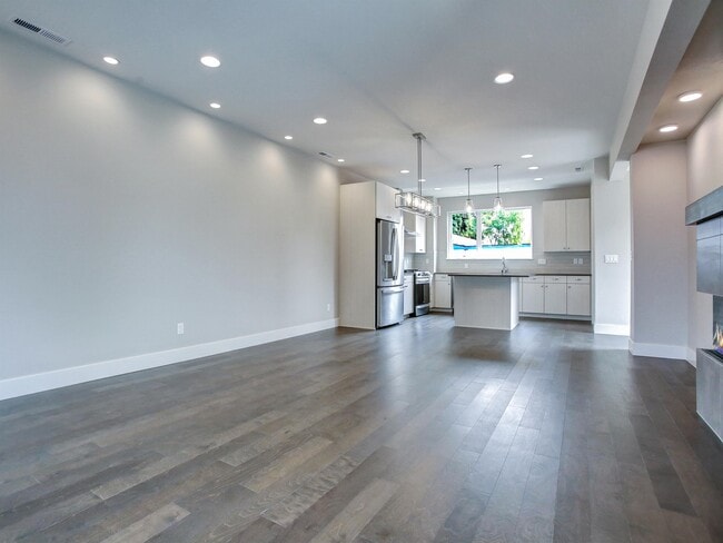 Building Photo - 1711 SE Ramona St