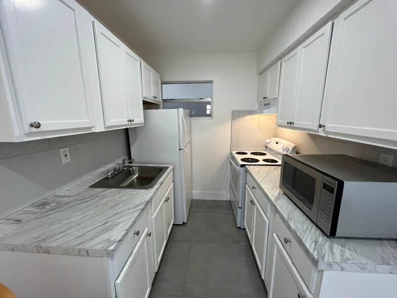 Building Photo - 310 NE 78th St
