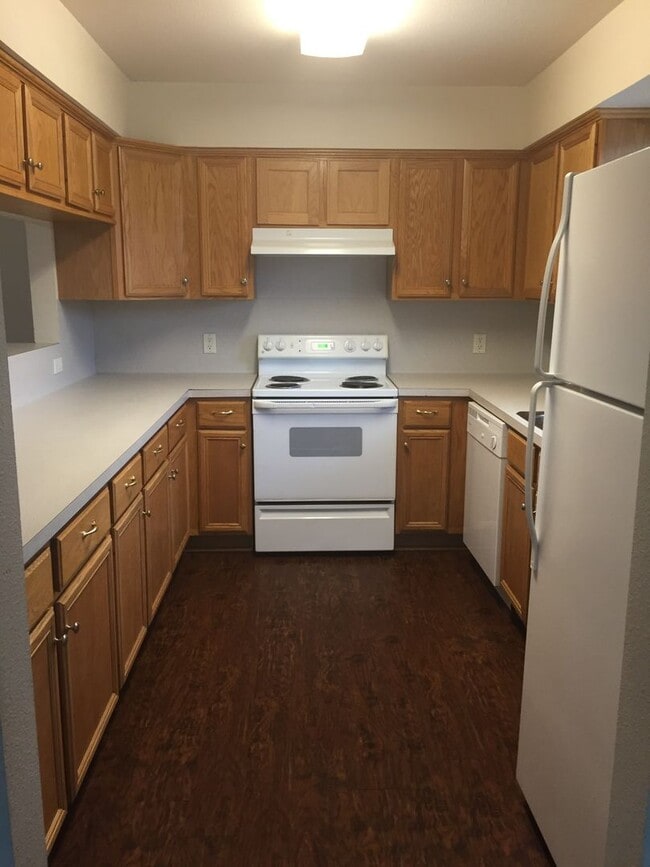 Building Photo - PET FRIENDLY! PRICED RIGHT! SUBLEASE AVAIL...