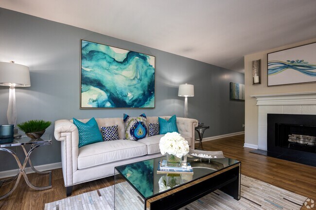 Living Space - Lake House at Martin's Landing