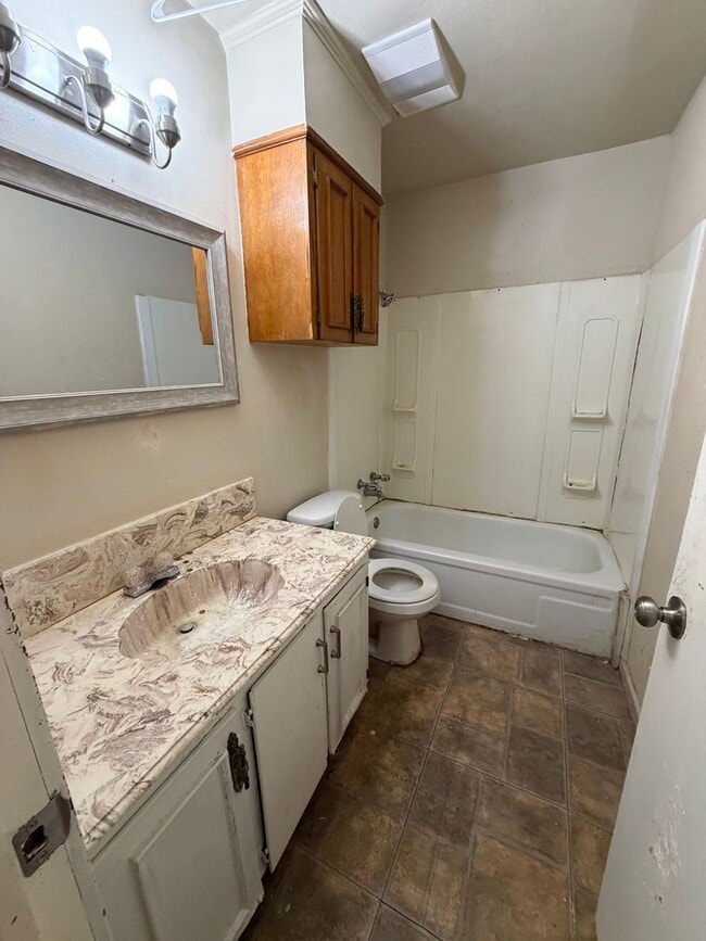 Building Photo - FOR RENT in Sunset!