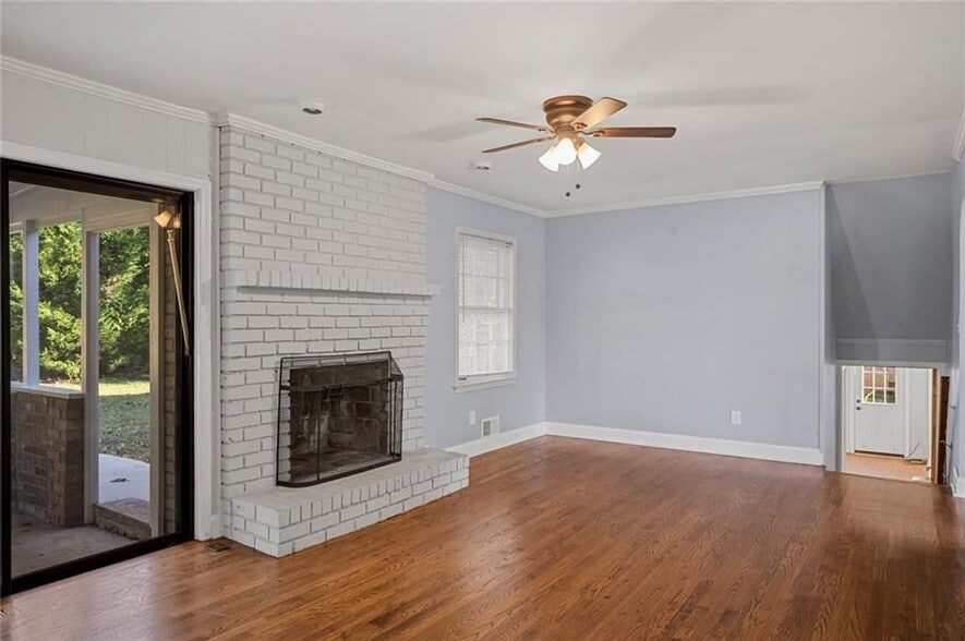 Building Photo - 2857 Fontainebleau Dr