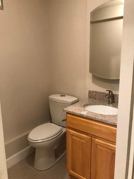 Building Photo - 706 N 188th St