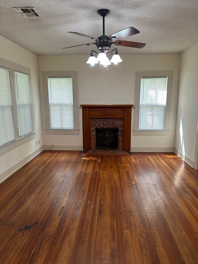 Living room - 5036 Hot Wells Rd