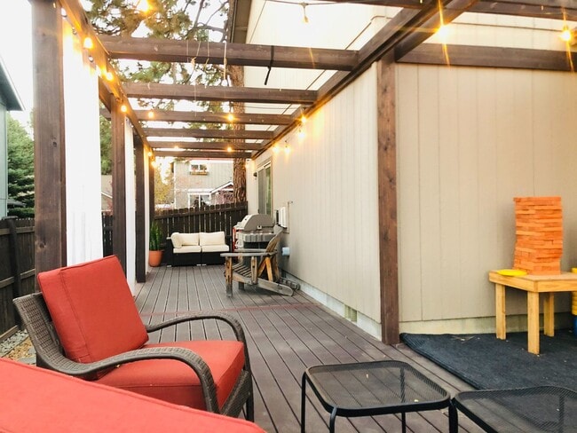 Building Photo - Great 3 Bedroom SW Bend Single Family Home