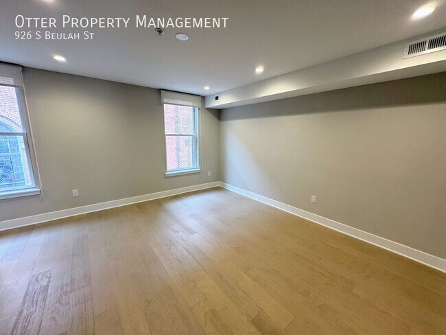 Building Photo - 926 S Beulah St