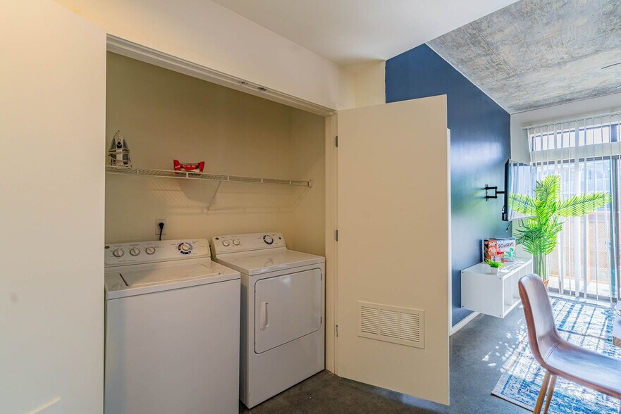 Building Photo - 811 N 3rd St