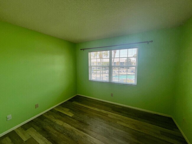 Building Photo - 945 Sonesta Ave NE