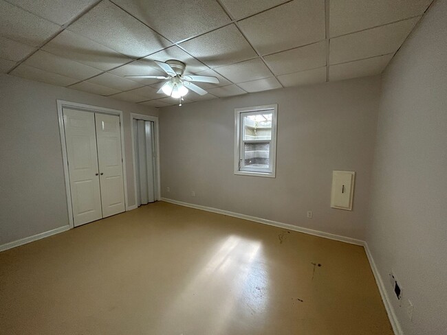 Building Photo - South AVL - One Bedroom Basement Apartment