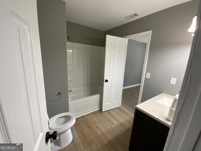 Building Photo - 6506 Chestnut Lake Crossing
