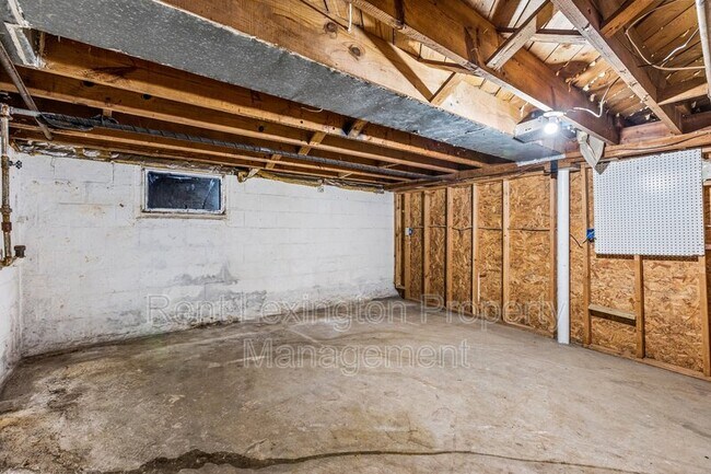 Building Photo - 312 Boiling Springs Dr