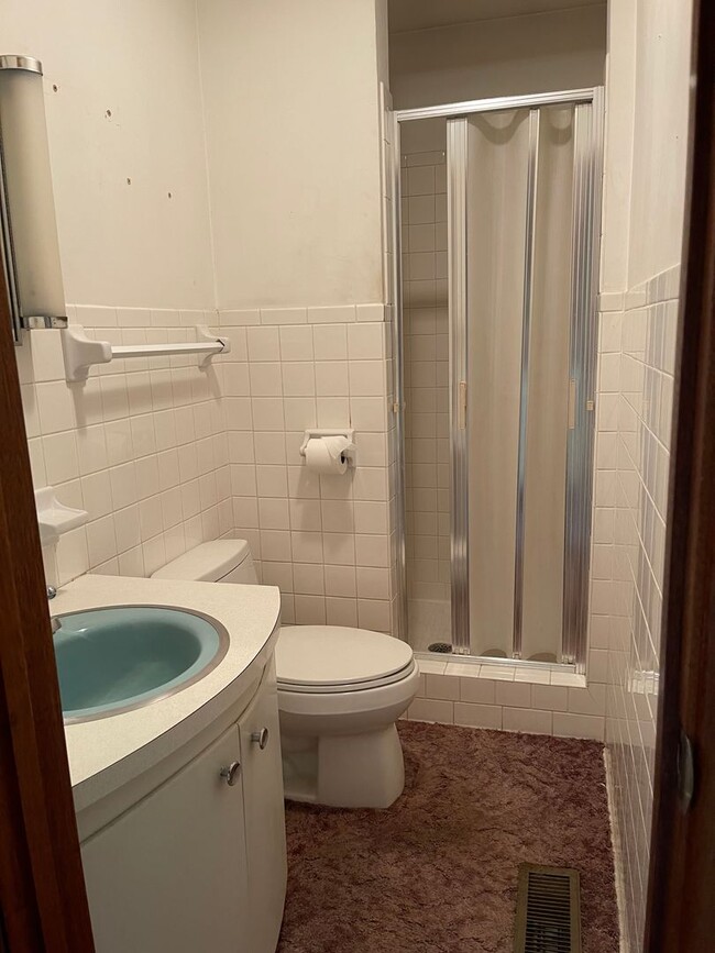 Building Photo - Location & Convenience!!! GREAT BASEMENT!!!!