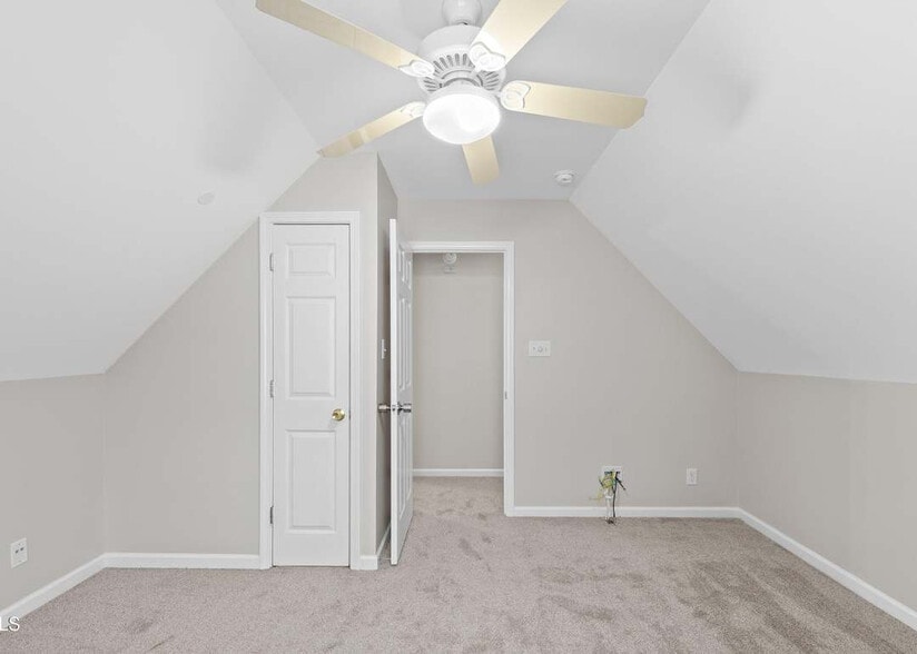Building Photo - Room in Single Family Home on College Ave