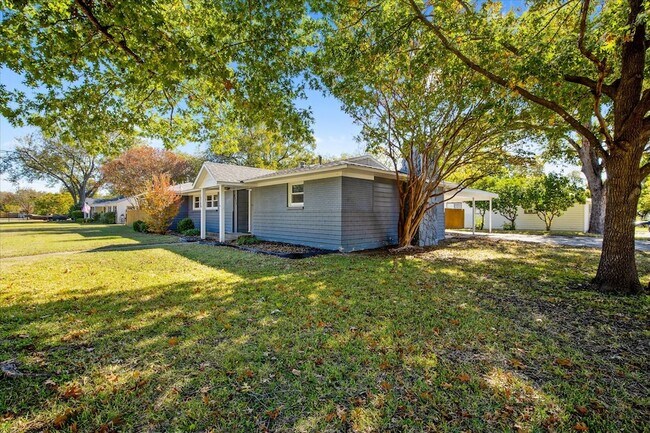 Building Photo - 3511 Corto Ave