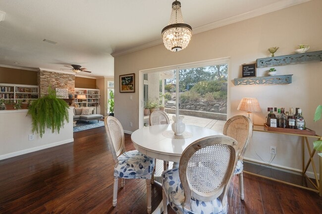 Building Photo - Luxury 4BR Home with Pool & Outdoor Kitche...