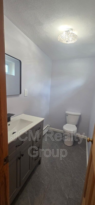 Building Photo - 120 Savage St