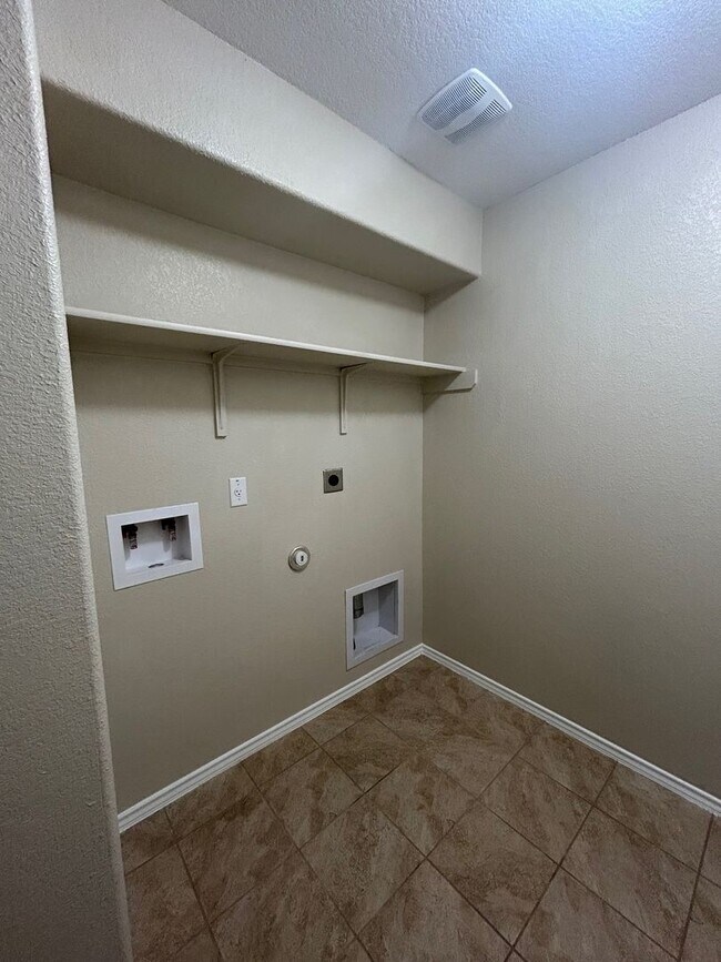 Building Photo - Updated China Spring ISD Home