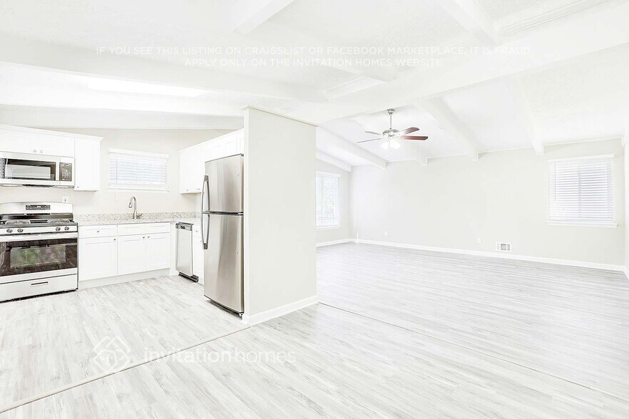 Building Photo - 2996 Horse Shoe Dr