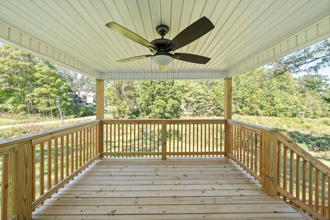 Building Photo - Pet Friendly Three Bedroom!