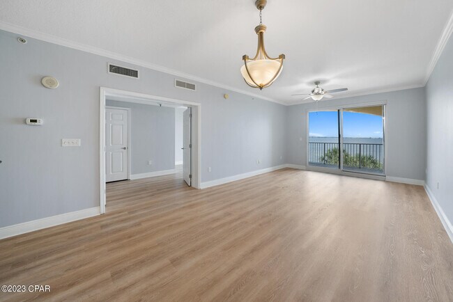 Building Photo - 2400 Grandiflora Blvd