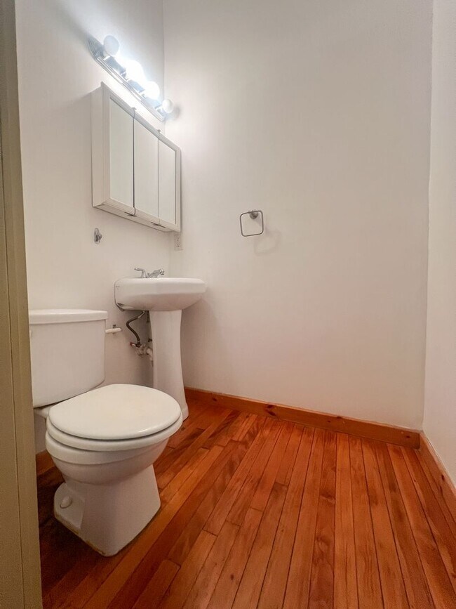 Building Photo - 325 Lafayette St