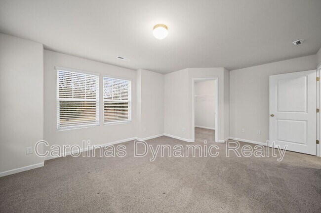 Building Photo - 916 S Battleground Ave