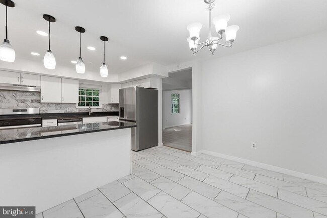Building Photo - 4200 Gerry Ln